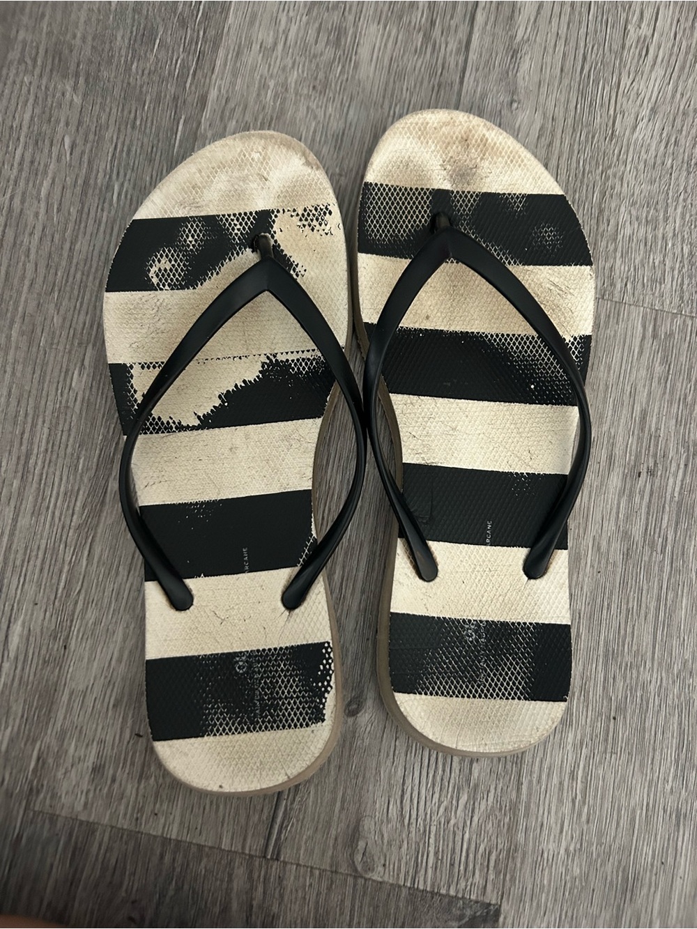 Old Navy Black & White Striped Women's Flip Flop Sandals